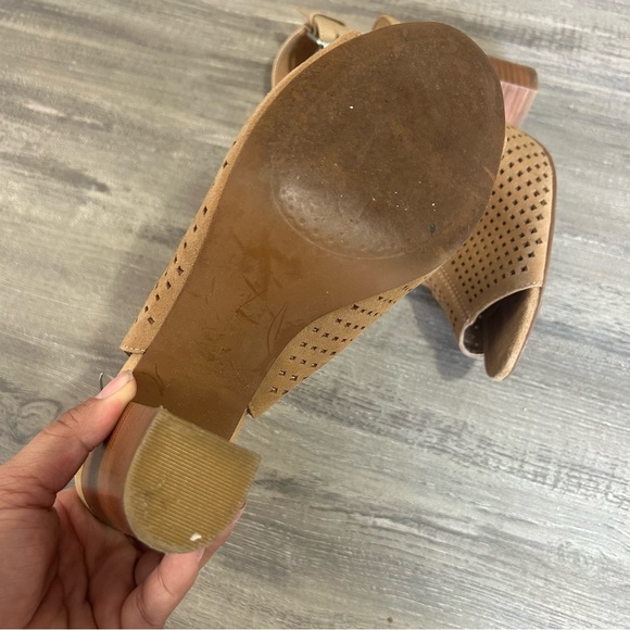 Tahari Margaret Tan Suede Leather Block Heel Peep Toe - Picture 6 of 7